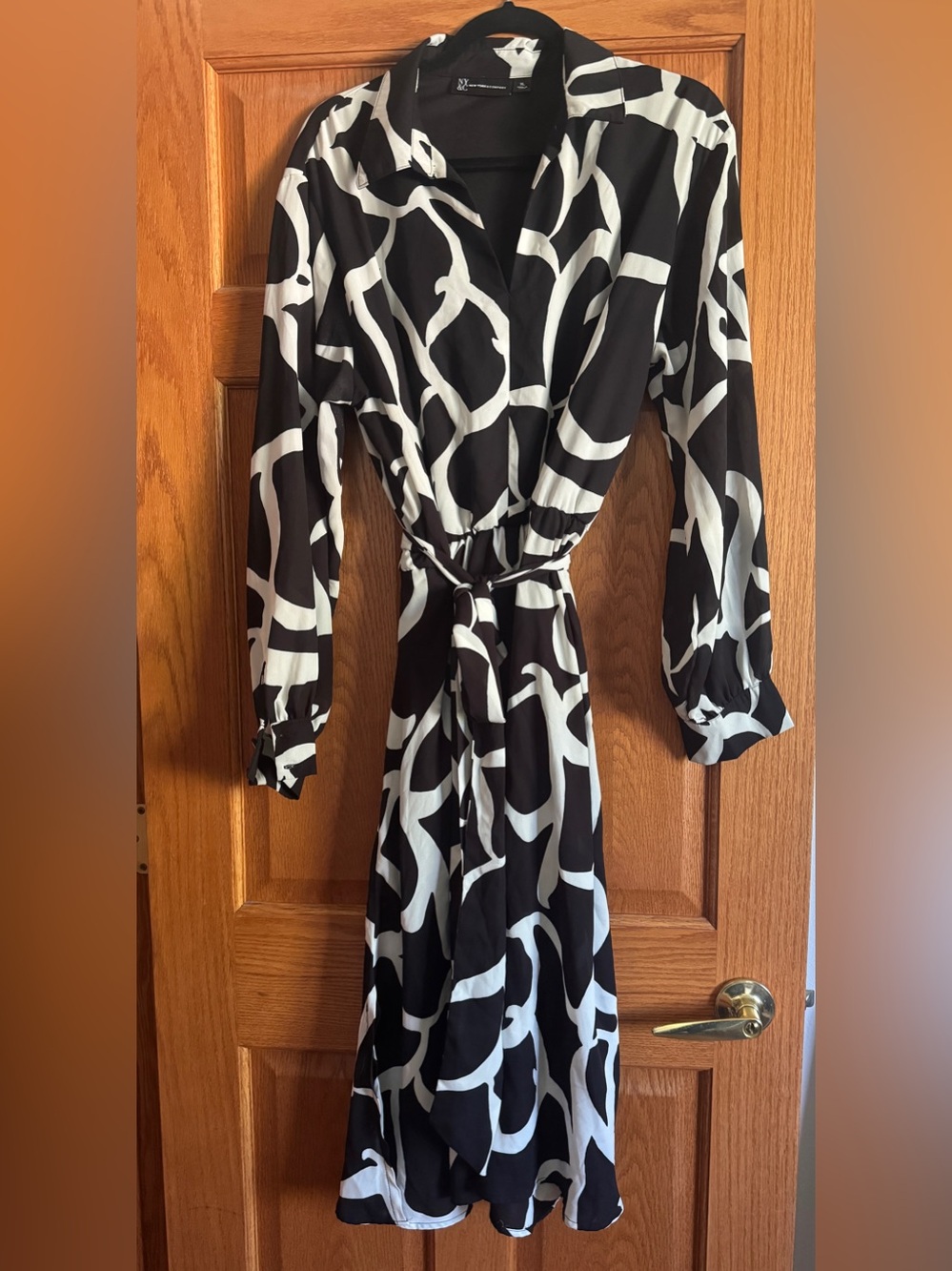New York & Company Black and White Long Sleeve Wrap Dress